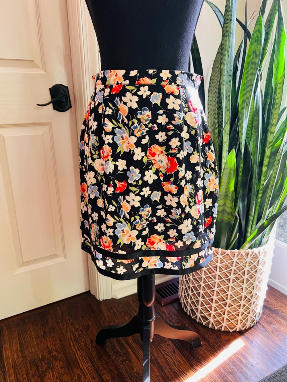 Central Falls Floral Skirt Size 6 Black Sheer Overlay Mini Made in USA